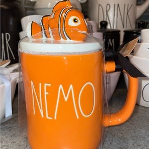NWT Rae Dunn Nemo mug with topper
